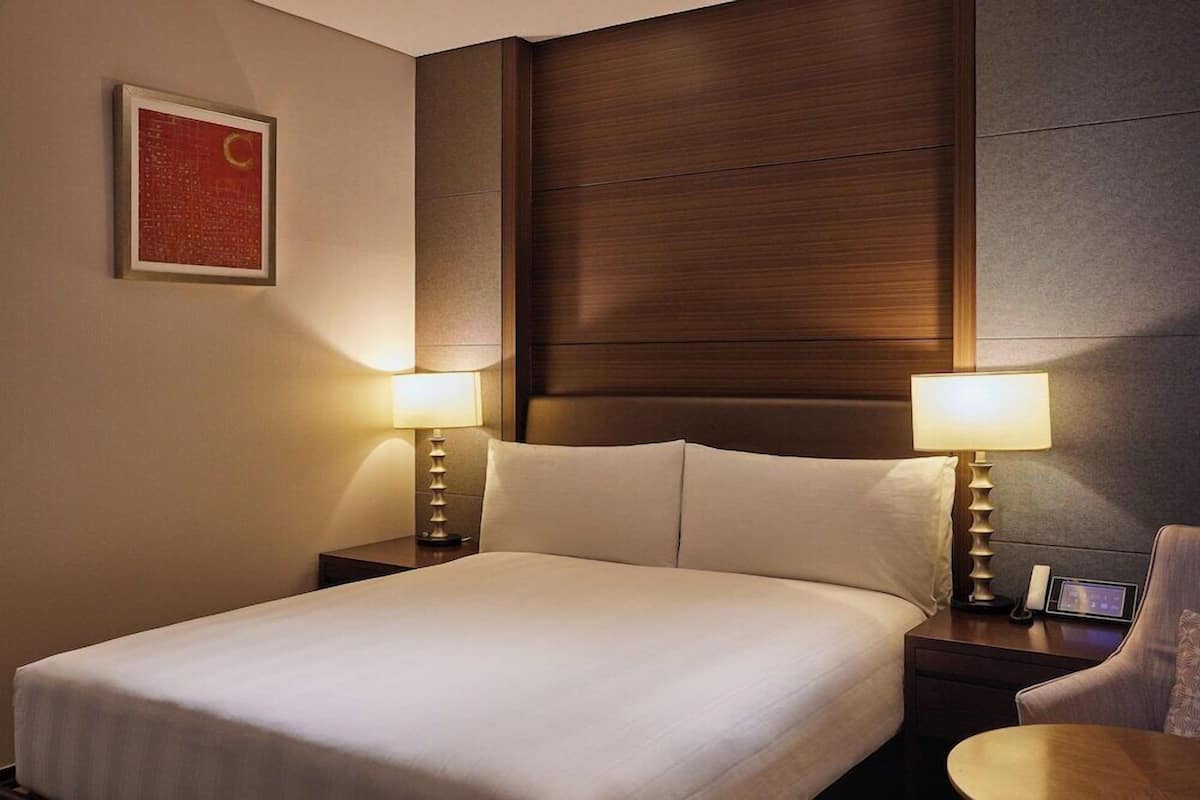 Daunenbettdecken, Betten mit Memory-Foam-Matratzen, Zimmersafe