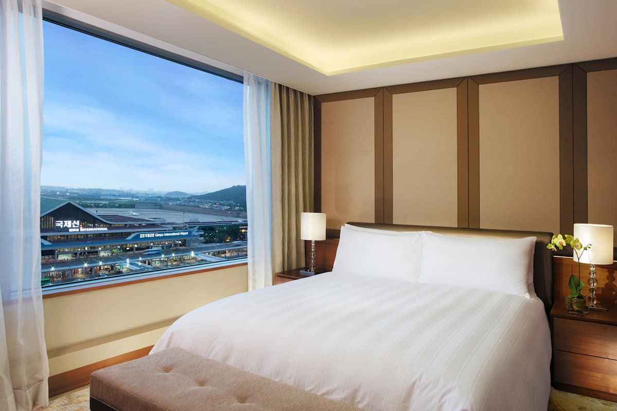 Daunenbettdecken, Betten mit Memory-Foam-Matratzen, Zimmersafe