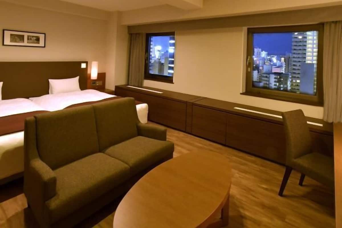 1 bedroom, down duvets, in-room safe, blackout curtains