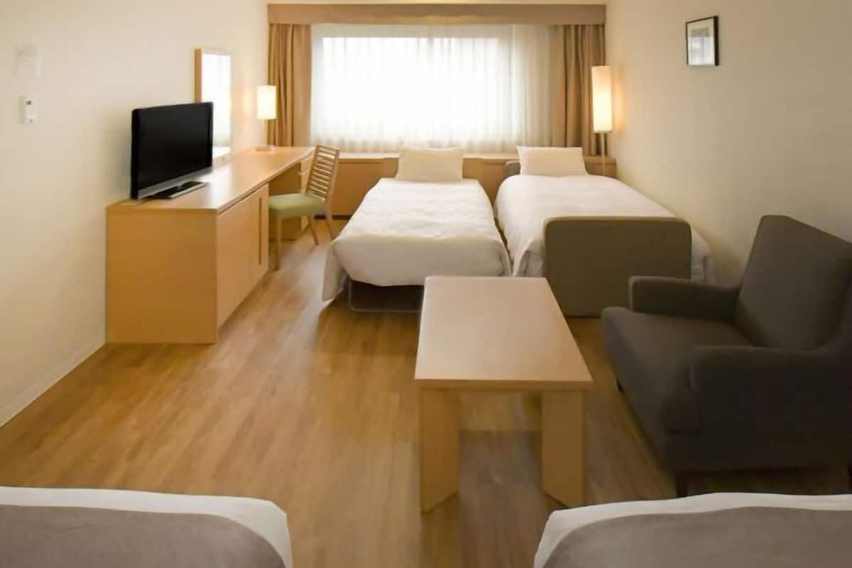 1 bedroom, down duvets, in-room safe, blackout curtains