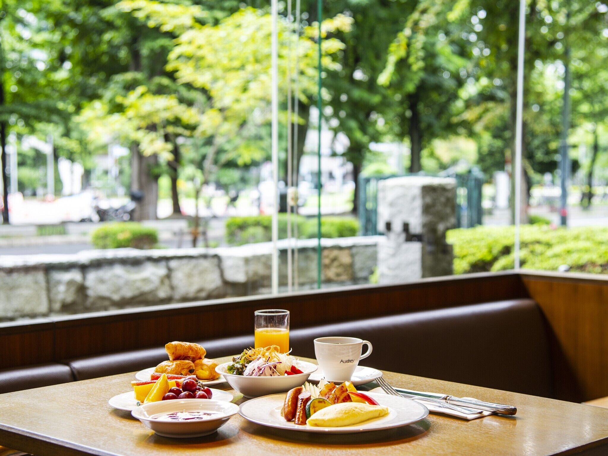 daily buffet breakfast (jpy 2800 per person)