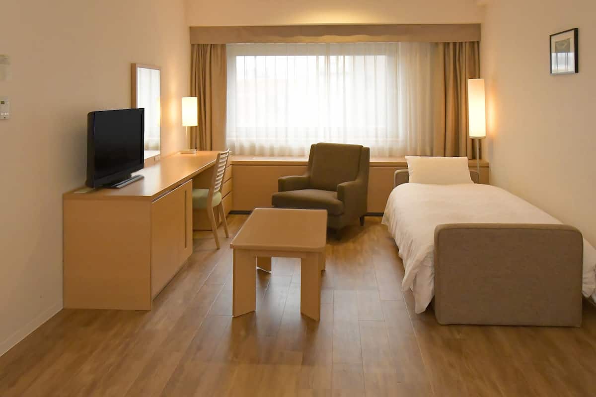 1 bedroom, down duvets, in-room safe, blackout curtains