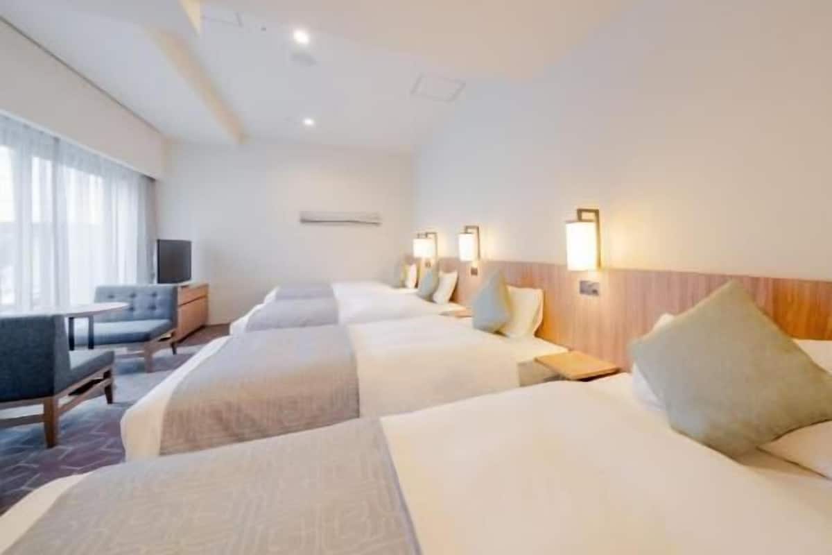 Cobrellits, caixa forta a l'habitació i cortines opaques