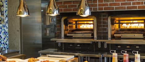 Colazione a buffet, servita tutte le mattine (2800 JPY a persona)