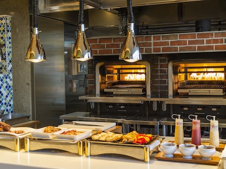 Desayuno buffet diario (JPY 2800 por persona)