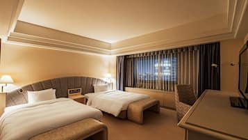 Suite Room with Park View, High Floor, Non Smoking | 1 bedroom, down comforters, in-room safe, blackout drapes