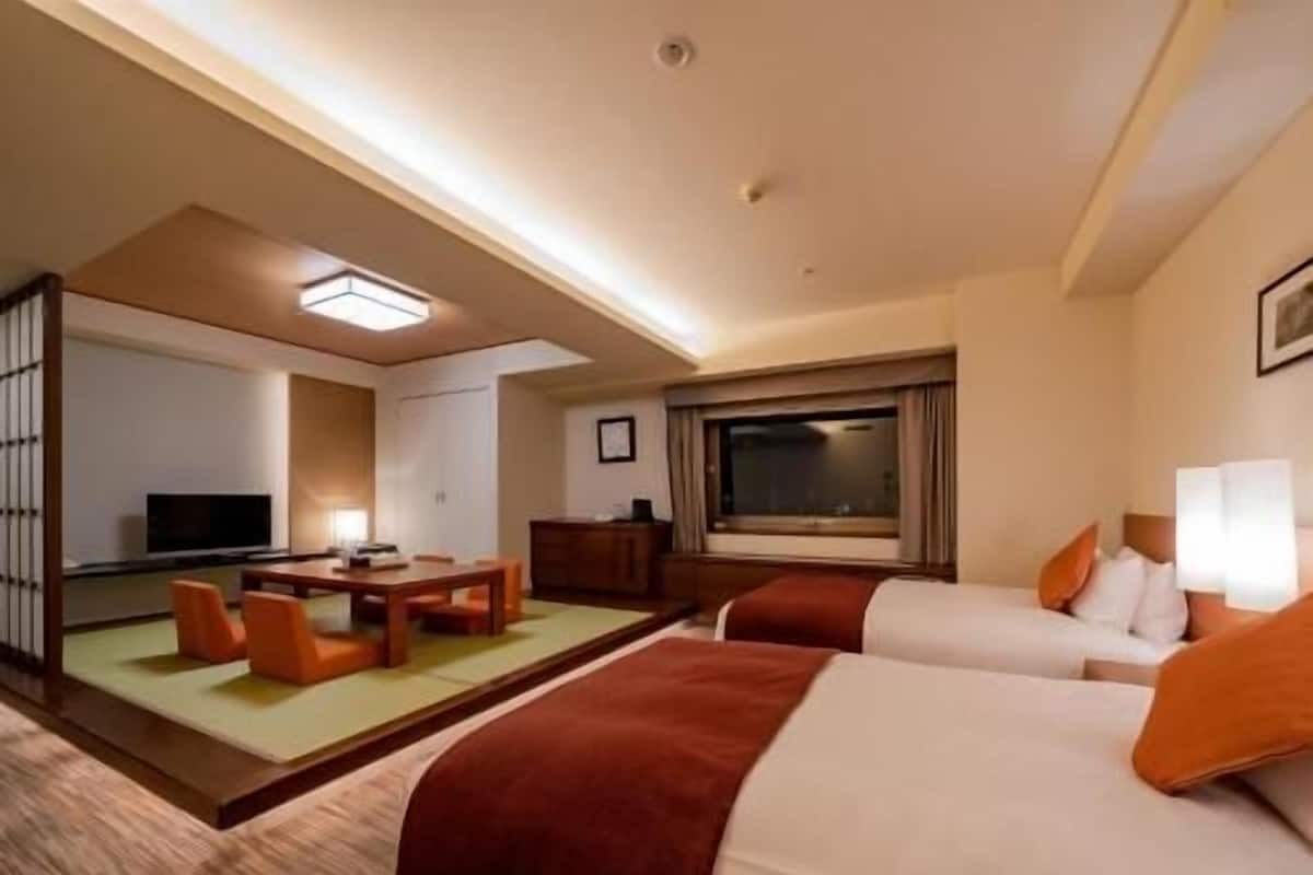 Cobrellits, caixa forta a l'habitació i cortines opaques