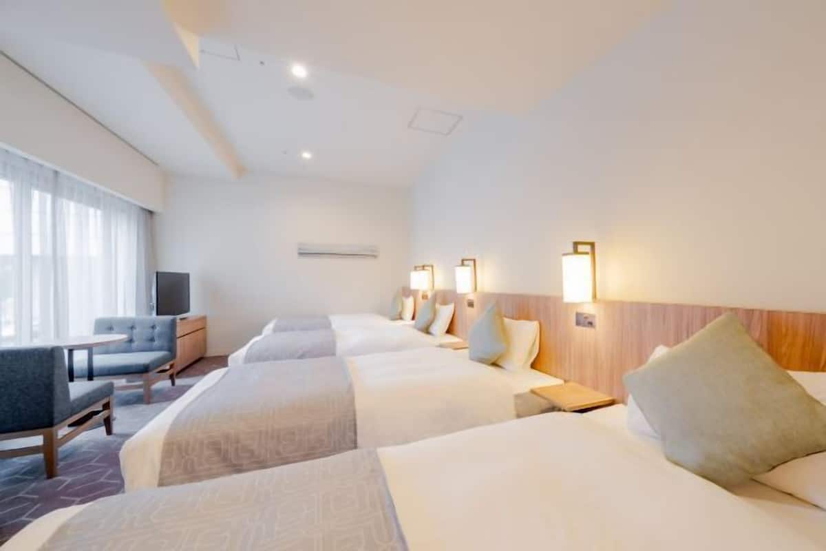 1 bedroom, down duvets, in-room safe, blackout curtains