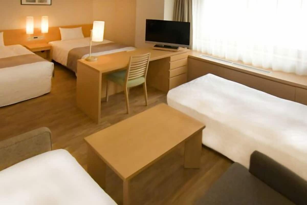 1 bedroom, down duvets, in-room safe, blackout curtains
