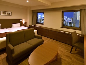 羽绒被、客房内保险箱、遮光窗帘、熨斗/熨板