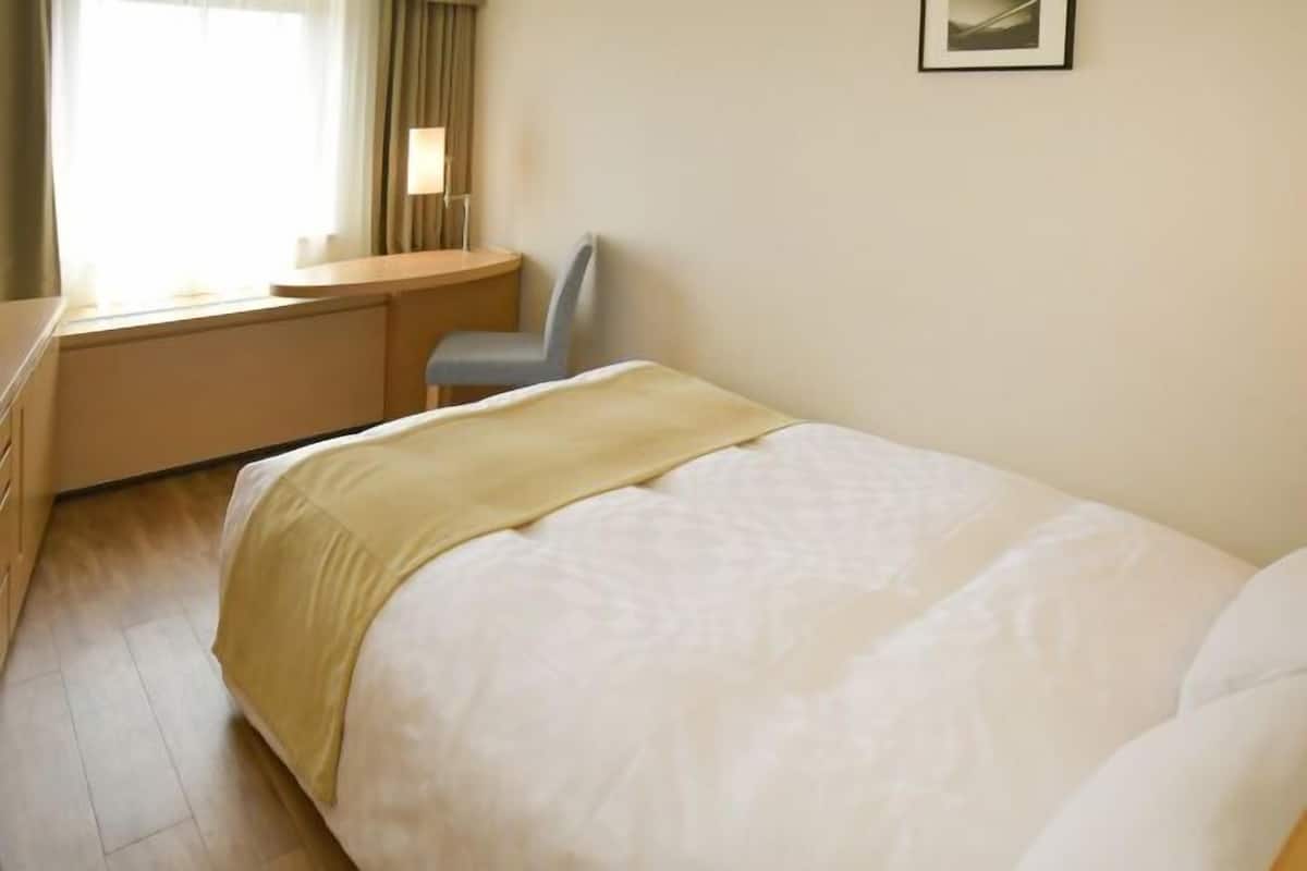 1 bedroom, down duvets, in-room safe, blackout curtains