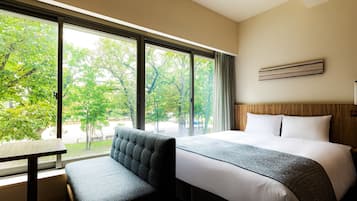Renovated Double Room with Park View, Non Smoking | Down comforters, in-room safe, blackout drapes, iron/ironing board