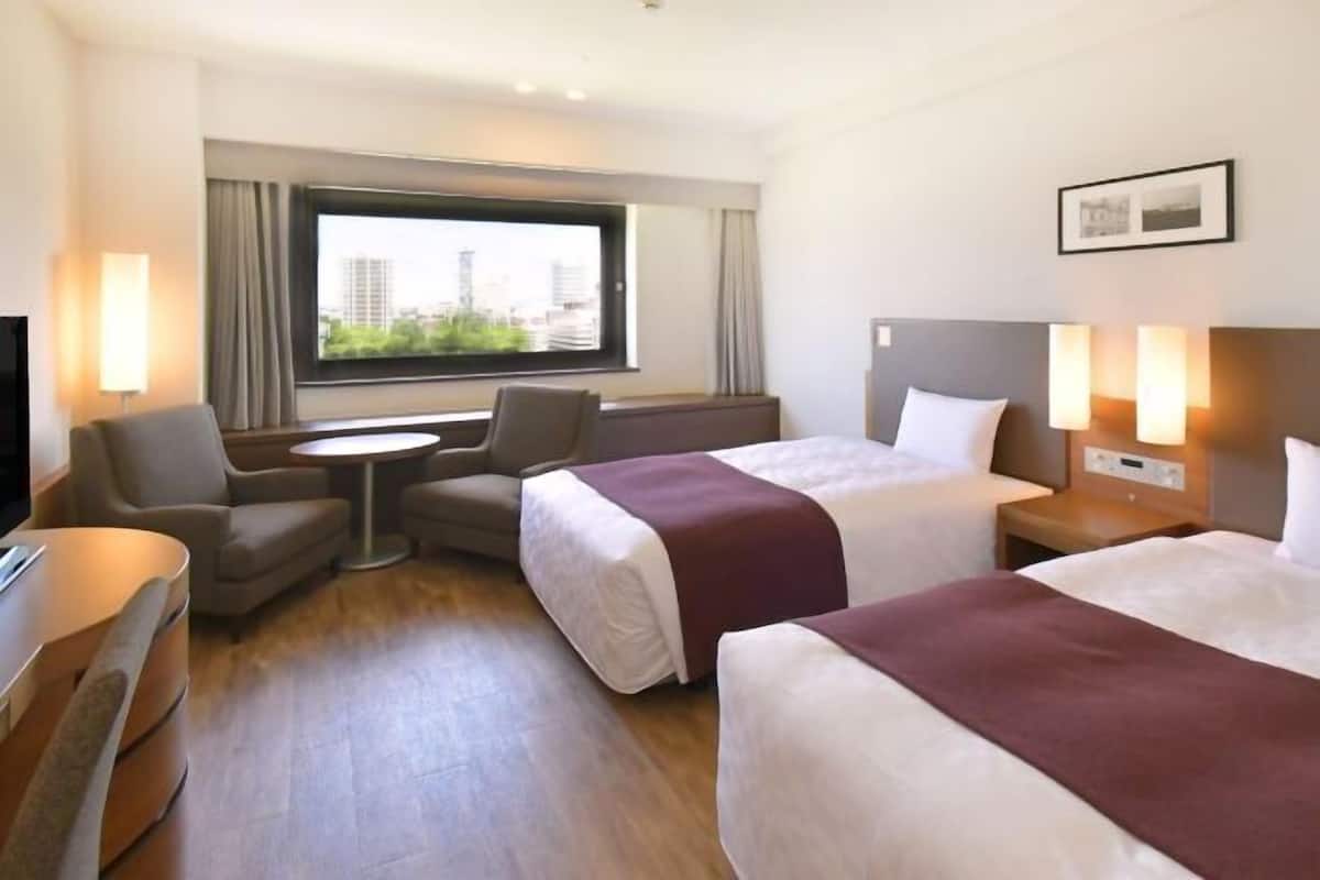 1 bedroom, down duvets, in-room safe, blackout curtains