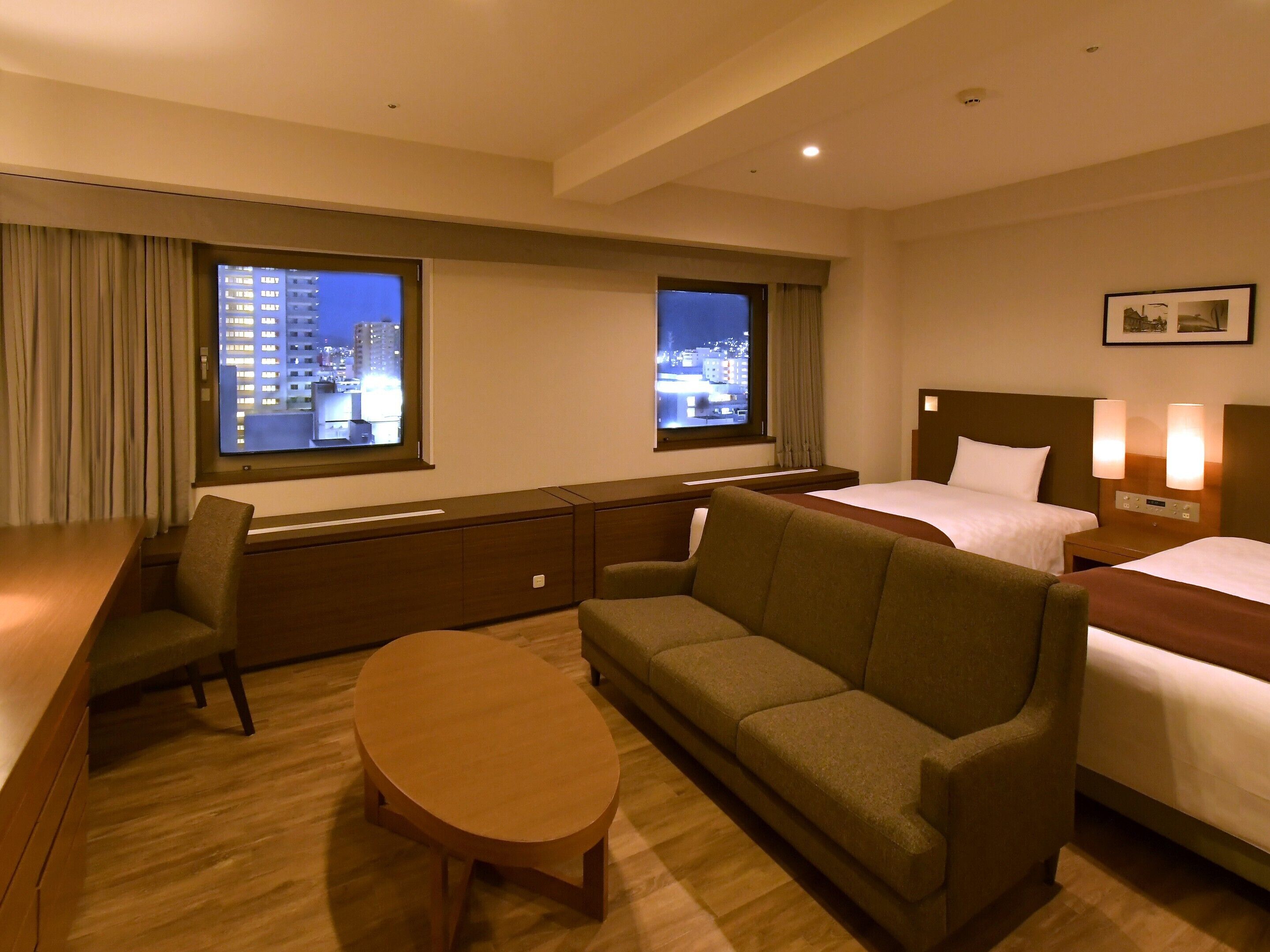 Kamar Twin Comfort, Bebas Asap Rokok (Excellency,13–14F) | Selimut bulu angsa, brankas, dan tirai kedap cahaya