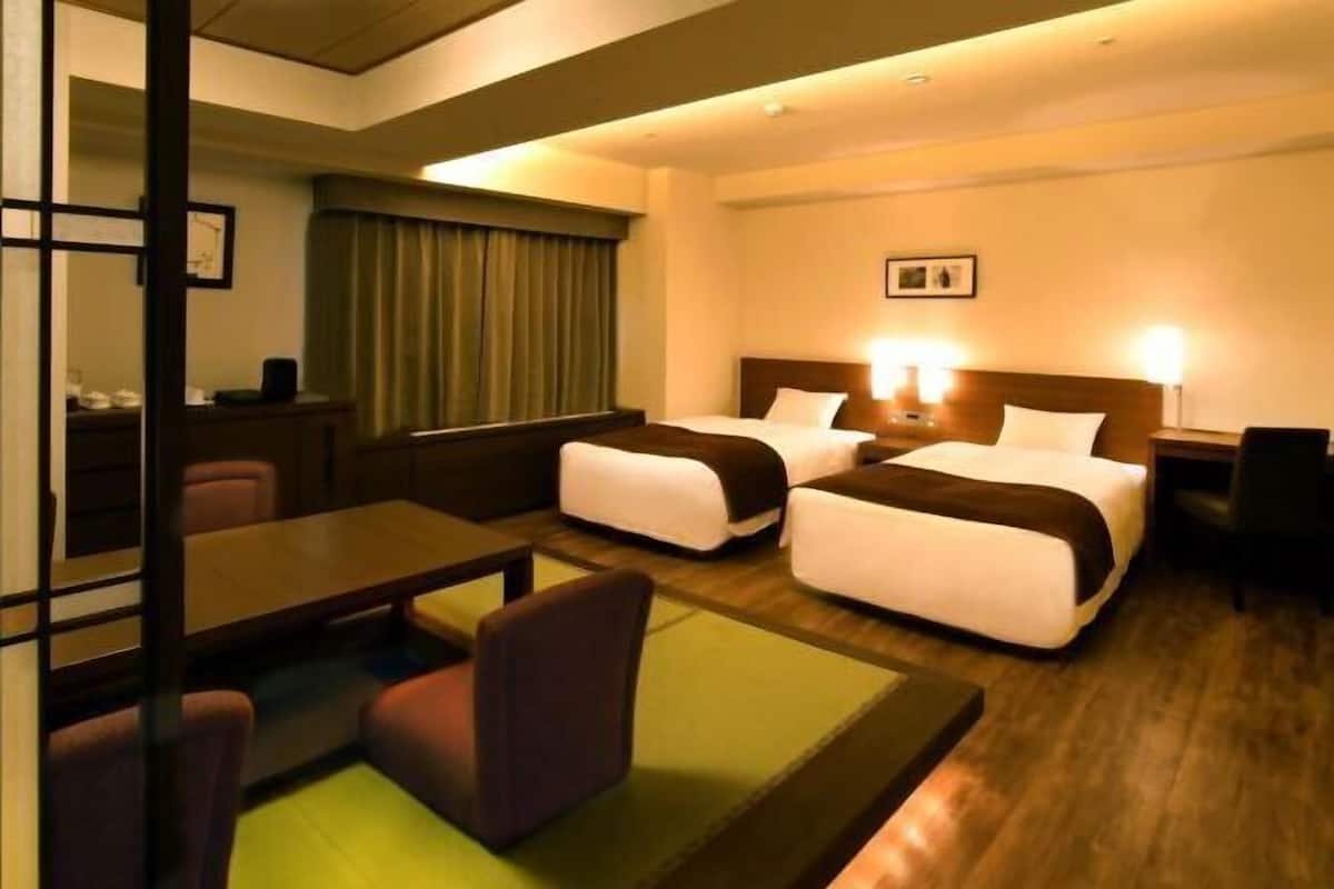 1 bedroom, down duvets, in-room safe, blackout curtains