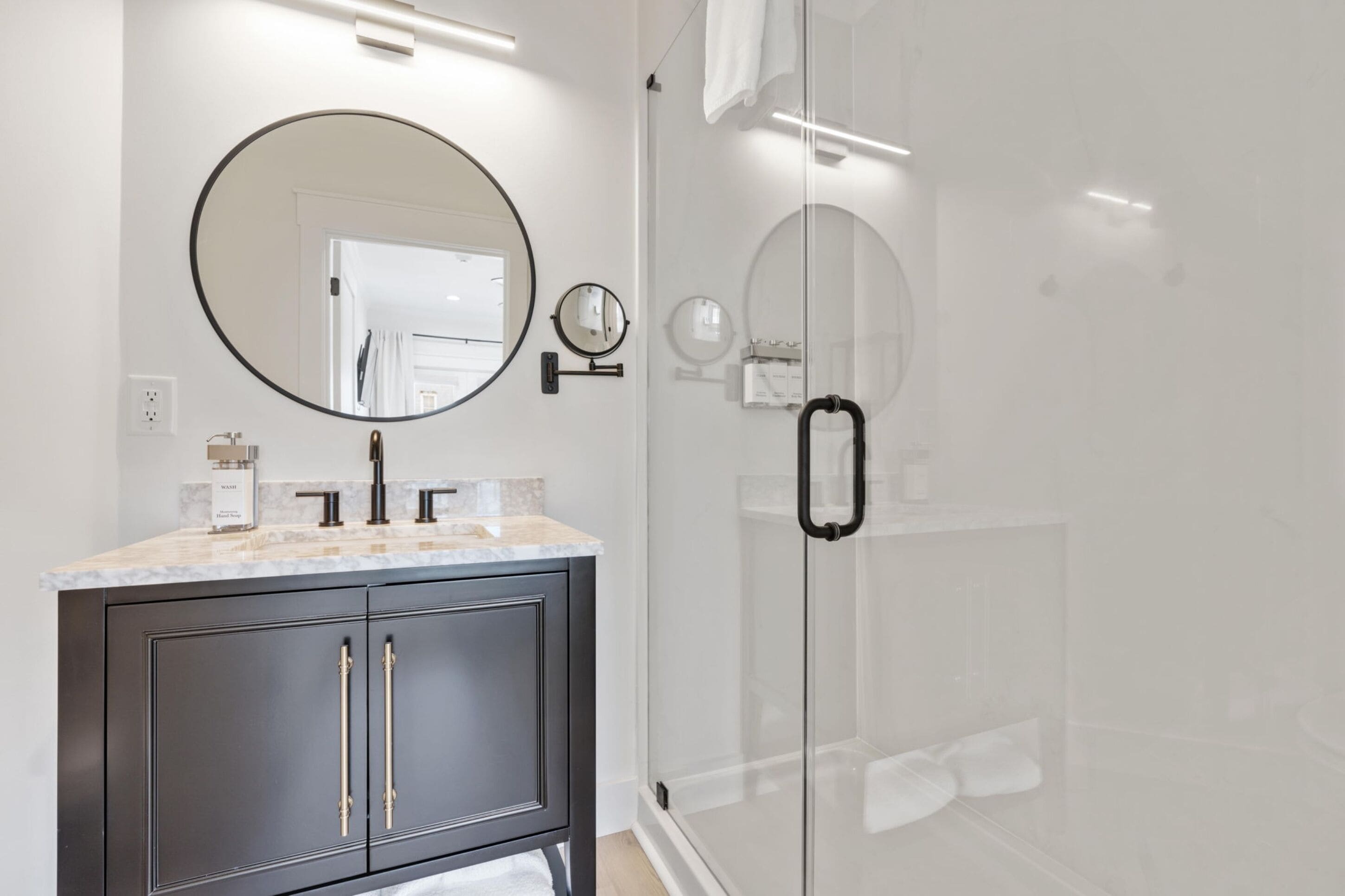 premier studio | bathroom | free toiletries, hair dryer, towels, soap