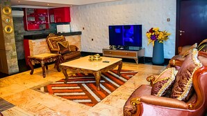 Executive Suite, 1 King Bed | Minibar, in-room safe, desk, laptop workspace - Golden Tulip Port Harcourt (Port Harcourt)
