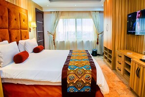 Executive Suite, 1 King Bed | Minibar, in-room safe, desk, laptop workspace - Golden Tulip Port Harcourt (Port Harcourt)