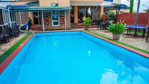 Outdoor pool - Golden Tulip Port Harcourt (Port Harcourt)