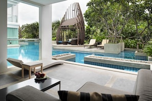 2 Bedrooms Corner Suite Pool Access with Bathtub | Terrace/patio - Mida De Sea Hua Hin (Cha-am)