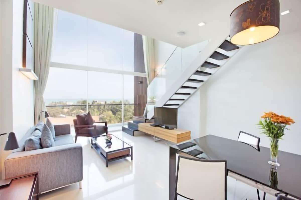 Living area | Flat-screen TV