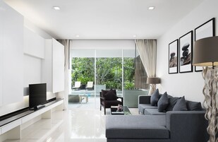 2 Bedrooms Corner Suite Pool Access with Bathtub | Minibar, in-room safe, desk, soundproofing