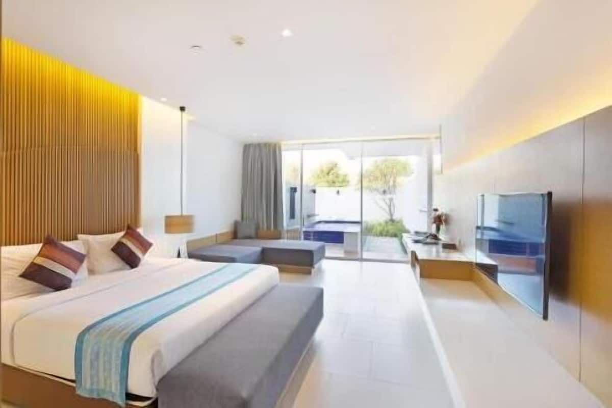Minibar, in-room safe, desk, soundproofing