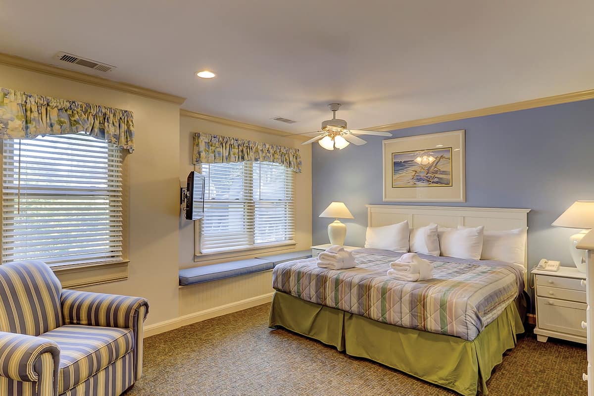 Basic Townhome | 1 bedroom, iron/ironing board, free WiFi, bed sheets