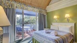 Studio with Loft | Iron/ironing board, free WiFi, bed sheets, alarm clocks - The Village At Palmetto Dunes (Hilton Head Island)