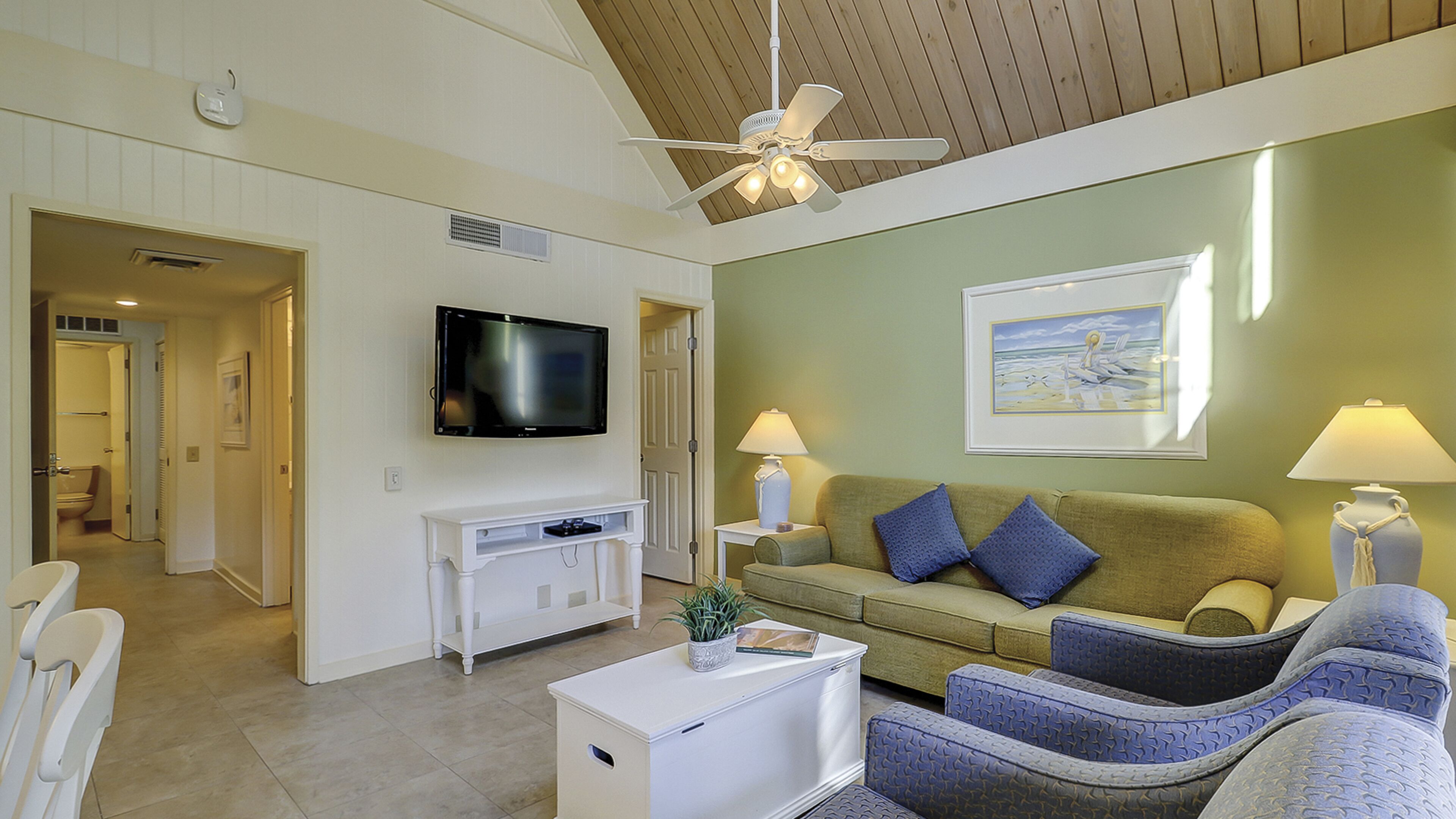 grand villa | living area | flat-screen tv, dvd player