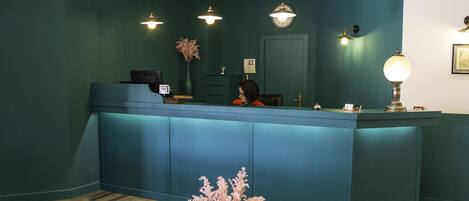 Mostrador de check-in y check-out