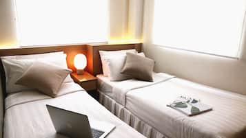 Bureau, rideaux occultants, Wi-Fi gratuit, draps fournis