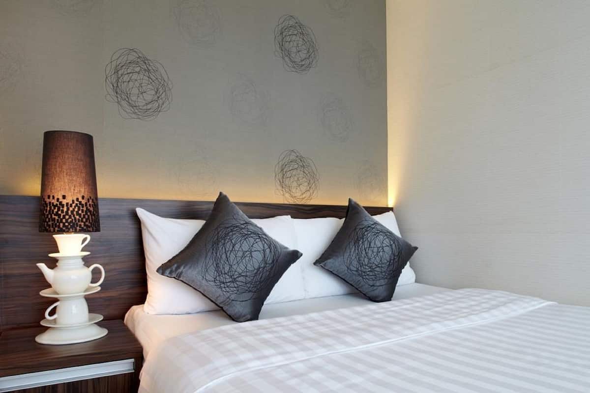 Desk, blackout drapes, free WiFi, bed sheets