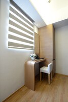 Desk, blackout drapes, free WiFi, bed sheets