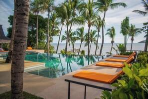 2 outdoor pools, pool umbrellas, pool loungers