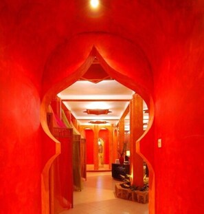 Hot tub, steam room, Turkish bath, body treatments, hydrotherapy