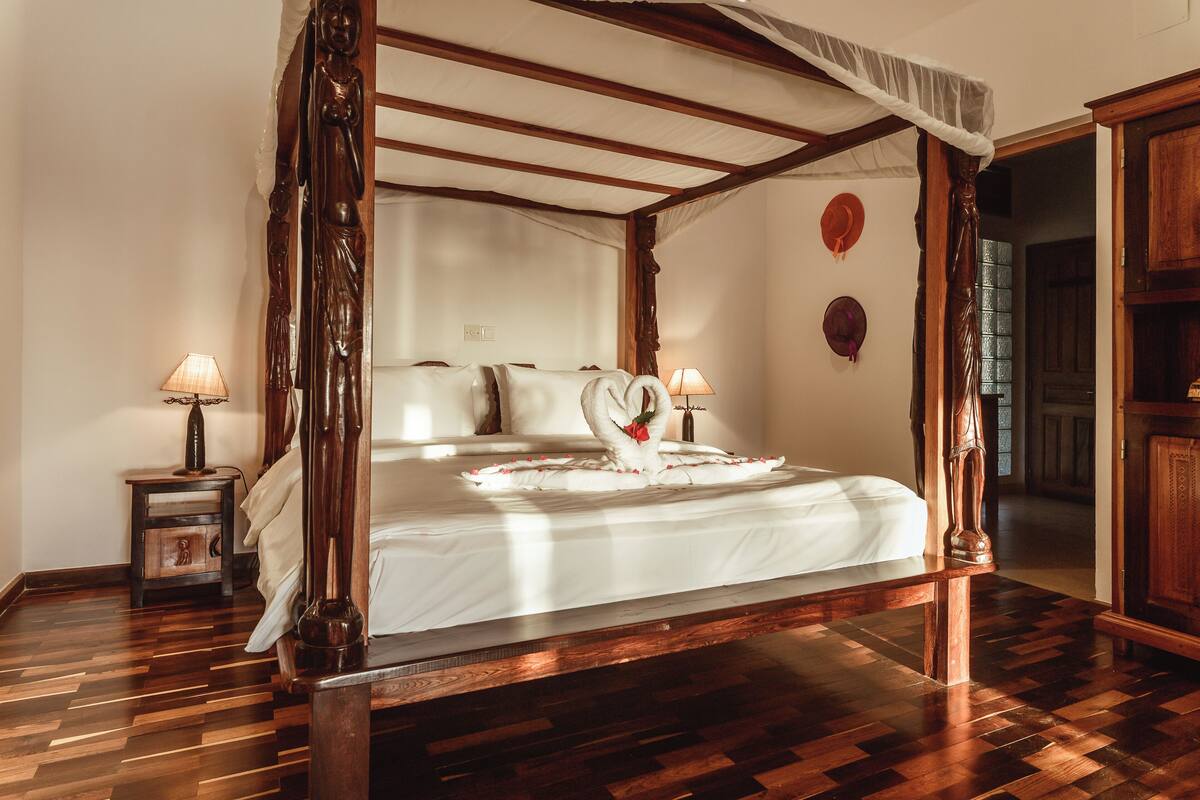 Suite | 1 soverom, minibar, safe på rommet og individuelt dekorert