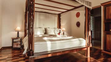 Suite | 1 dormitorio, minibar, caja fuerte y decoración individual