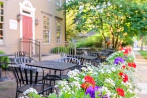Exterior - Brick Street Inn (Zionsville)