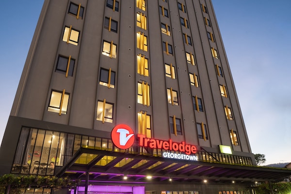 Facciata della struttura - sera/notte