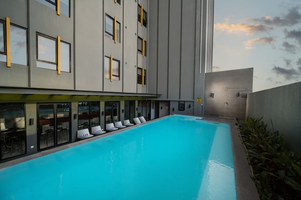 Piscina all'aperto, con ingresso dalle 07:00 alle 19:00, lettini