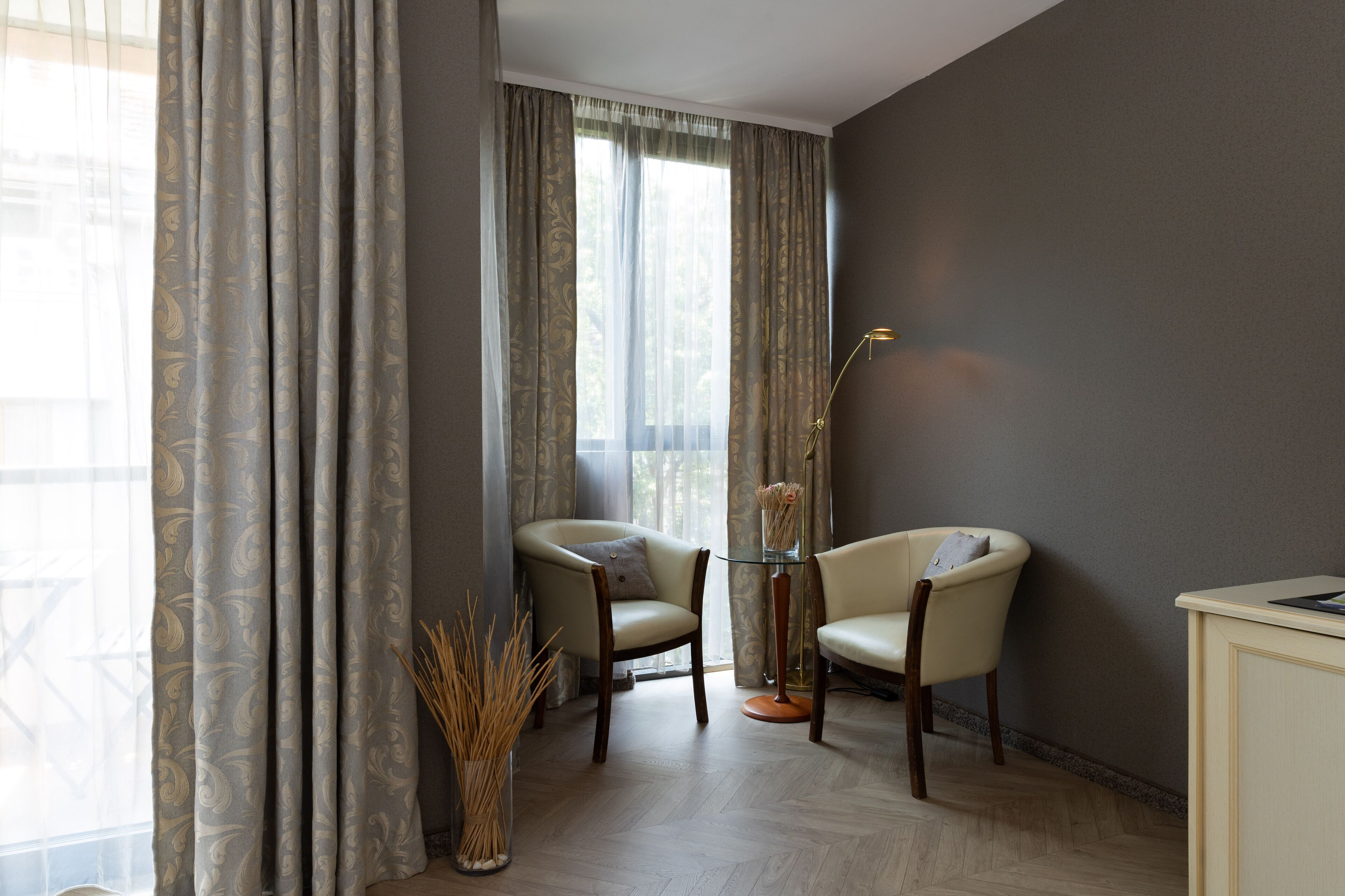 standard double room | living area | led tv