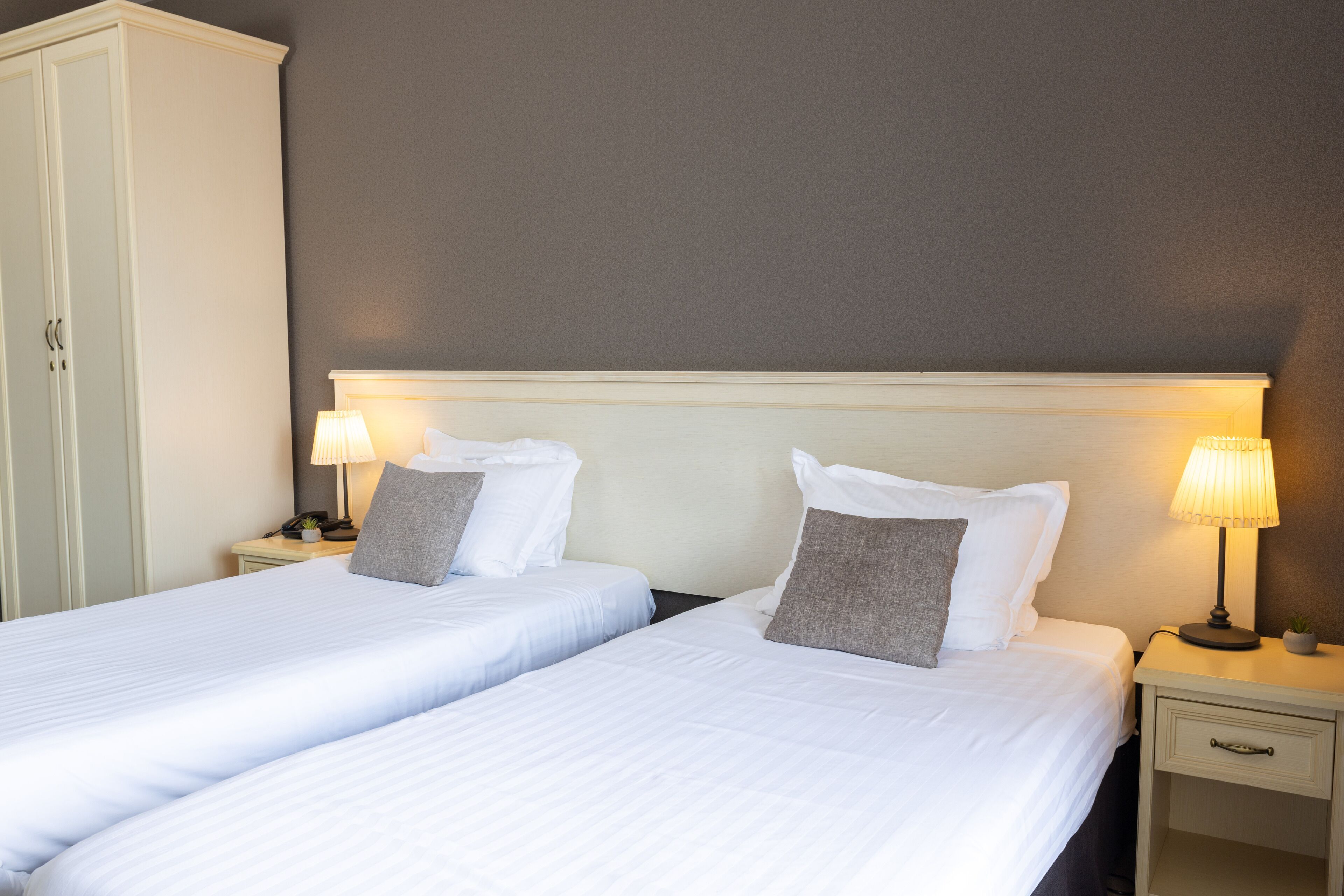 standard twin room | minibar, in-room safe, desk, laptop workspace