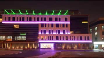 住宿正面 (夜晚)