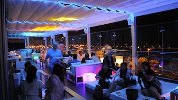 3 bars/lounges, poolside bar