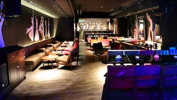3 quầy bar/khu lounge, quầy bar bên hồ bơi