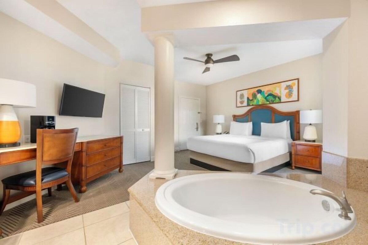 Premium bedding, in-room safe, desk, blackout drapes