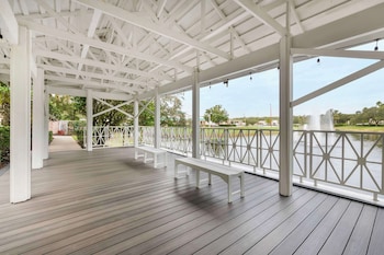 Hotel Exterior at Hilton Vacation Club Cypress Pointe Orlando