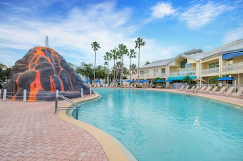 Outdoor pool, open 7:00 AM to 11:00 PM, pool umbrellas, sun loungers at Hilton Vacation Club Cypress Pointe Orlando