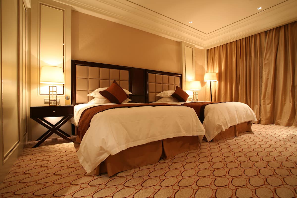 Rose Business Twin | Minibar, in-room safe, desk, blackout drapes
